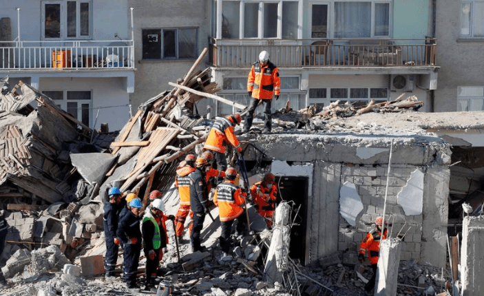 Más de 6,000 muertos y 30,000 heridos por los terremotos en Turquía y Siria