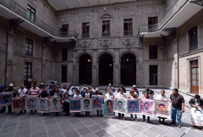 Gobierno de México responderá a pliego petitorio de padres y madres de 43 normalistas de Ayotzinapa
